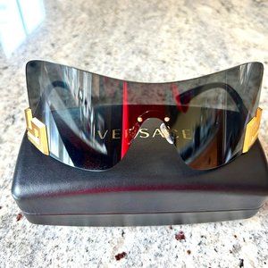 Versace Unisex Oversized Shield Frame Sunglasses (Unisex)
